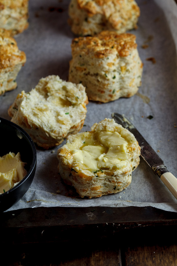 Vous prendrez bien un scone avec votre thé ?