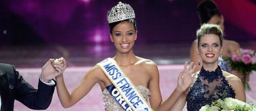 EXCLU - Découvrez les photos de Miss France 2014 (Flora Coquerel), il y a quelques ans.  