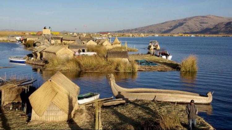 Images du monde : Les îles flottantes du lac Titicaca 