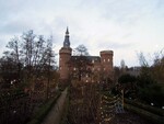 Kräutergarten mit Lichterketten in Schloss Moyland