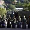 honduras-1-soldiers-stand-guard-near-the-brazilian-embassy-in-tegucigalpa_63.jpg