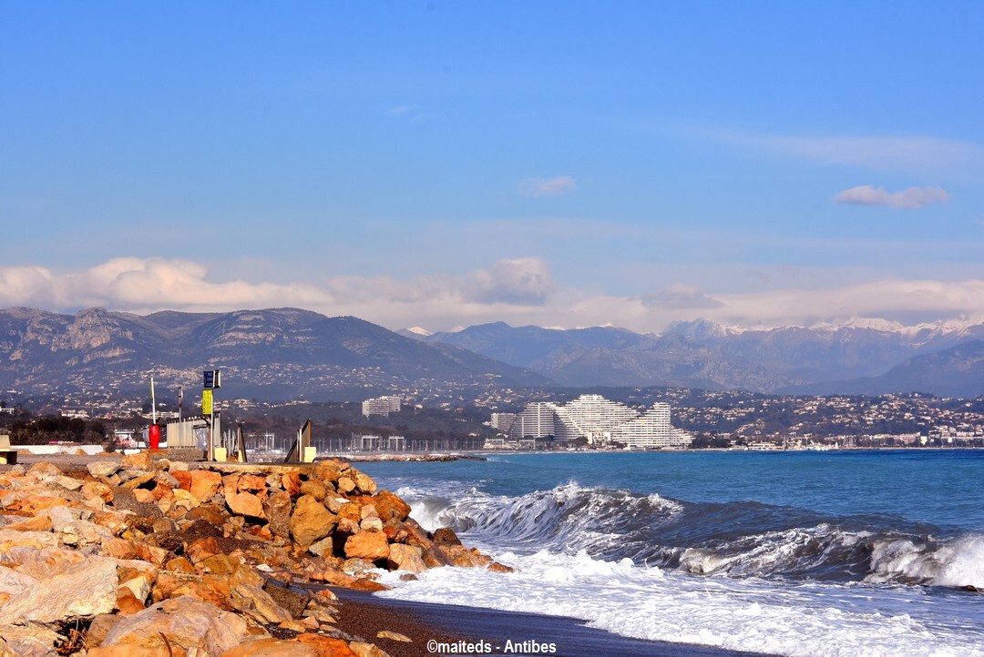 Couleurs de la mer - Antibes - Au loin, Marina Baie des Anges