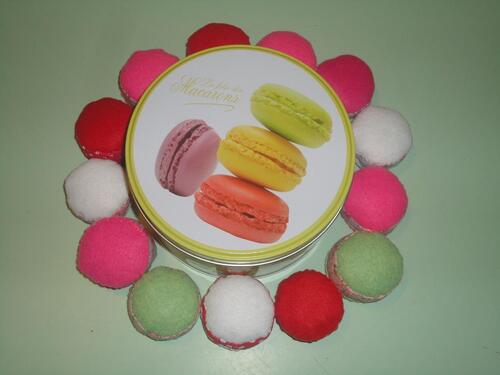 des macarons,des sucettes ,des jolis immobiles 