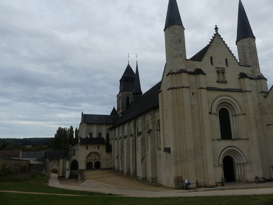 ABBAYE  ROYALE  DE  FONTEVRAUD