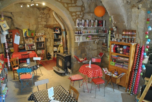 café/librairie troglodyte de Montsabert