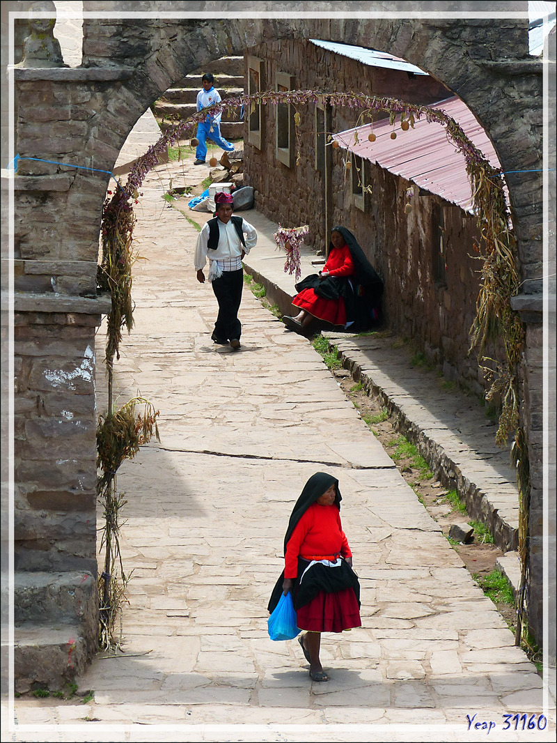 Porte d'accès à la Plaza de Armas d'Huillanopampa - Île Taquile - Lac Titicaca - Pérou