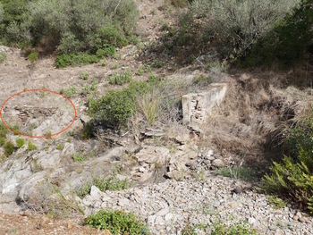 Les restes du barrage et du "canal"