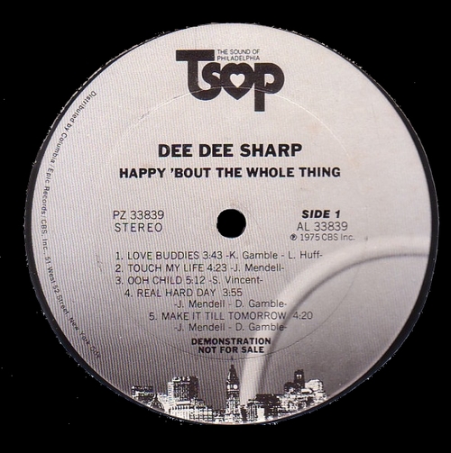 1975 : Dee Dee Sharp : Album " Happy 'Bout The Whole Thing " TSOP Records PZ 33839 [ US ]