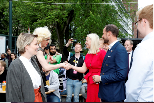 Haakon et Mett Marit à une gay pride à Oslo