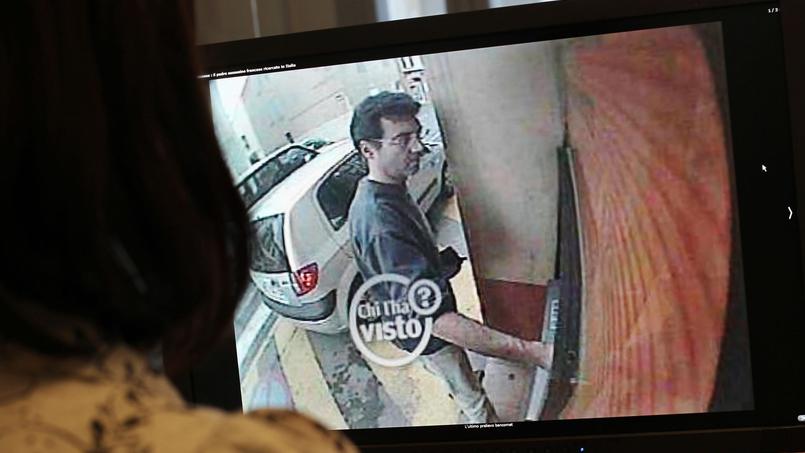 En mai 2011, un mois après le quintuple assassinat, Xavier Dupont de Ligonnès est identifié sur une vidéo de surveillance.