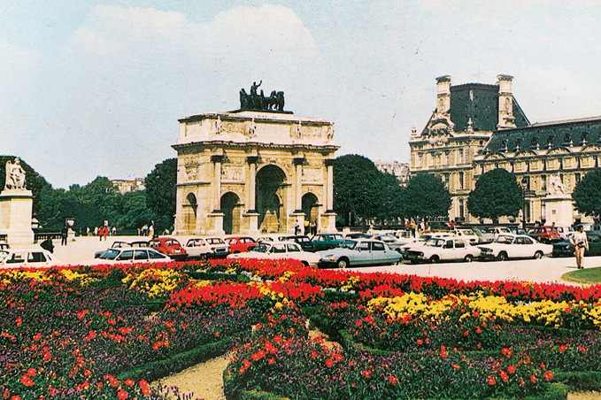 PARIS LE CAROUSSEL ET LE LOUVRE(Pavillon de Flore)