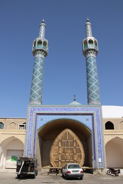 La place Amir Chakhmaq et le pishtaq du tehiyeh