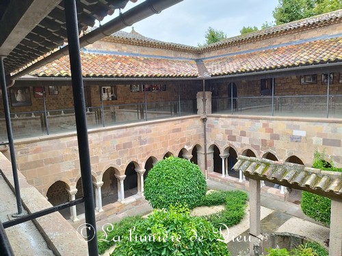 Fréjus, le cloître de la cathédrale saint Léonce