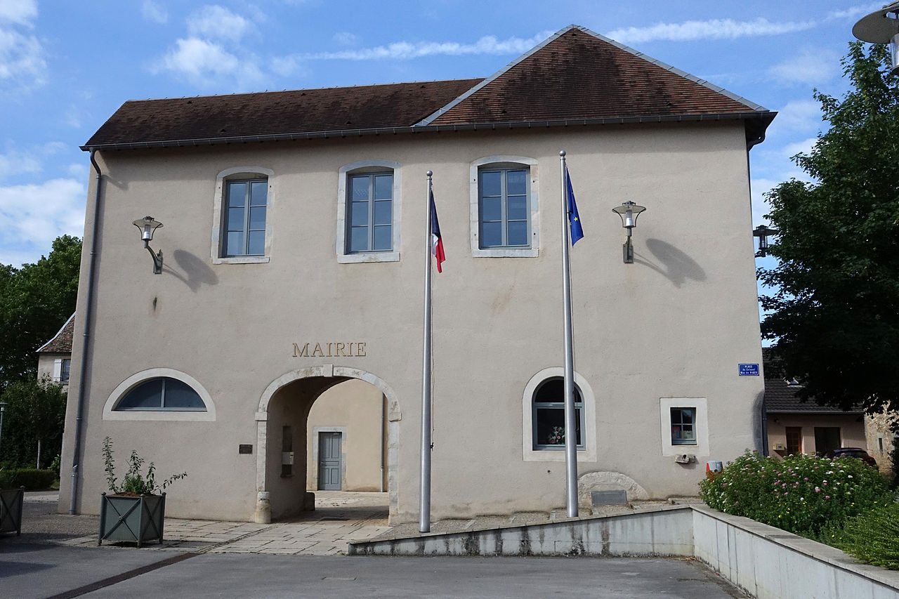 The town hall in Pirey