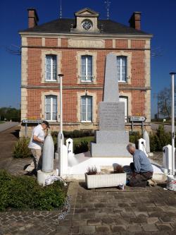 Remise en peinture du monument aux morts