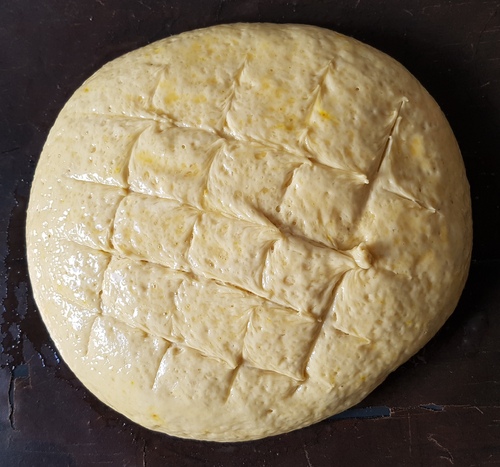 Cuchaule suisse healthy - Miche de pain brioché au safran, beurre léger & édulcorant