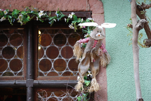 Riquewhir à pâques en Alsace ( Haut-Rhin-68 )