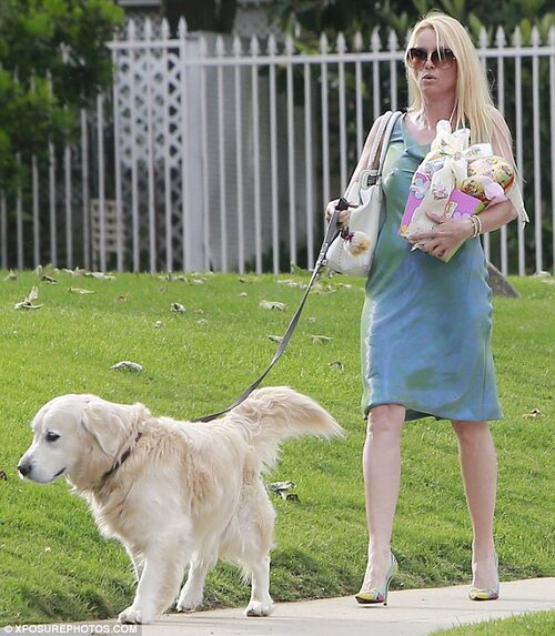 Nicolette Sheridan et son chien Oliver.