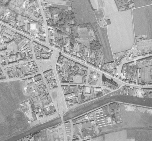 Estaires - Centre-ville en 1957 (remonterletemps.ign.fr)