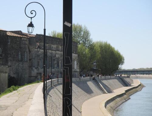 Le quai du 8 Mai 1945 à Arles