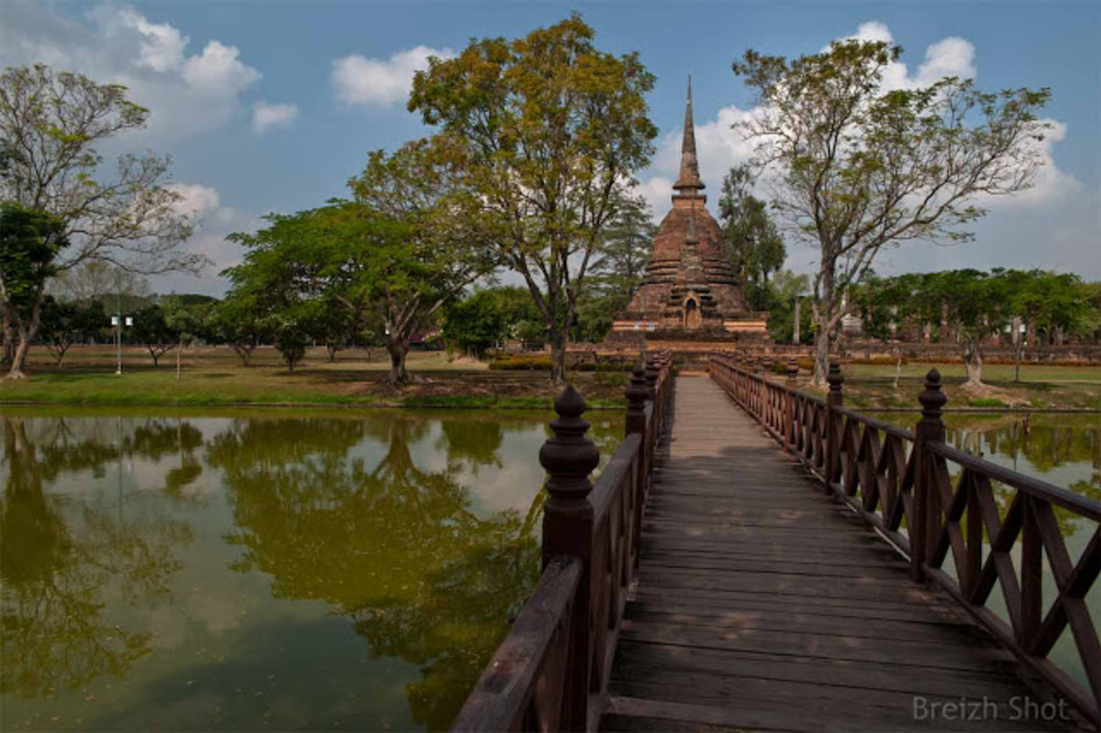 Wat Tra Phang Ngoen, Sukhothai - La passerelle d'accès