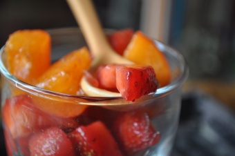 Salade fruits abricots-fraises à la fleur d'oranger