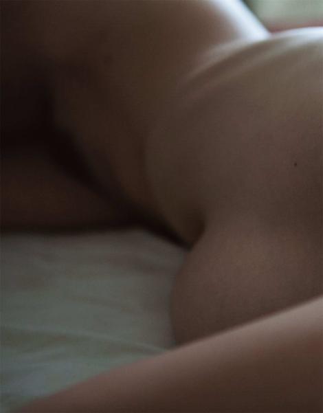 Photobooks : ( Rara Anzai : Nude Photobook 「Hello,Goodbye」 )