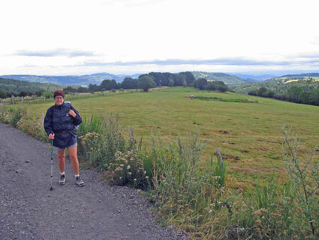 Comme les cailloux du Petit Poucet GR.30 Tour des lacs d'Auvergne : Etape 3 Lac Chambon - Besse-en-Chandesse  17 Kms