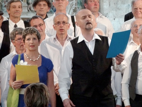 La chorale dijonnaise Souliko, en représentation dans l'église d'Aignay le Duc