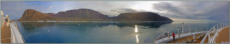 3/08/2019 : l'Austral est ancré au large de Grise Fiord (ᐊᐅᔪᐃᑦᑐᖅ ou Aujuittuq, le Village qui ne dégèle jamais) - Ellesmere Island - Nunavut - Canada