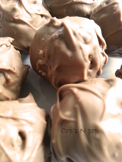 Cake balls à l'orange, aux Mars et à la pralinoise!