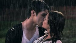 Image Violetta et Thomas s'embrasse