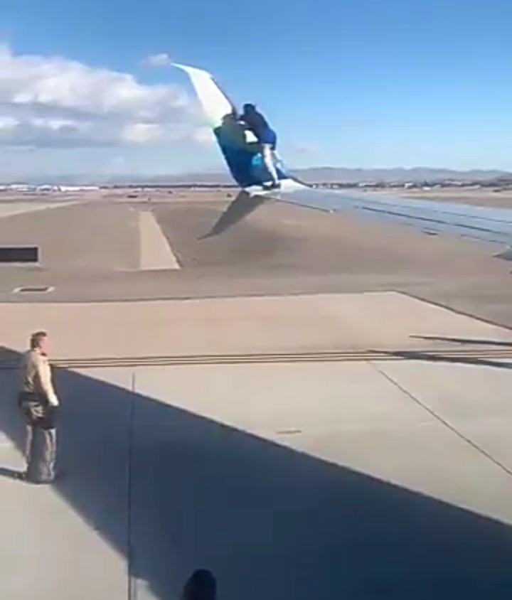 Man climbs wing of plane about to take off then falls off at Las Vegas McCarran Airport in Nevada (video)