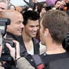 Taylor Lautner séance dédicaces Orange Champs Elysées