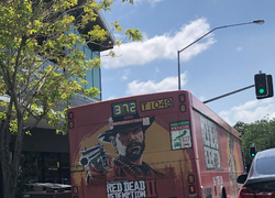 Un bus à l’effigie de Red Dead Redemption