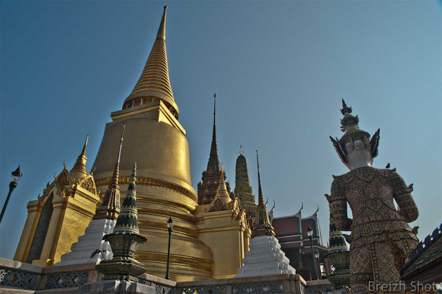 Entrée au Wat Phra Kaew Grand Palais de Bangkok Entrée au Wat Phra Kaew Grand Palais de Bangkok