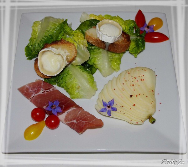 Salade,poire et chévre chaud