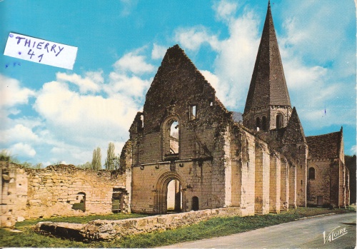Le voyage se poursuit avec l abbaye d Aiguevives ...