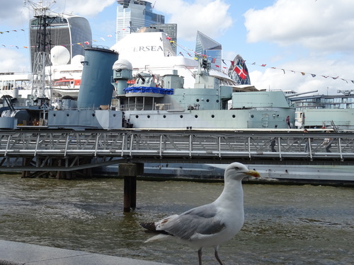 The Shard et le H.M.S Dublin à Londres (photos)