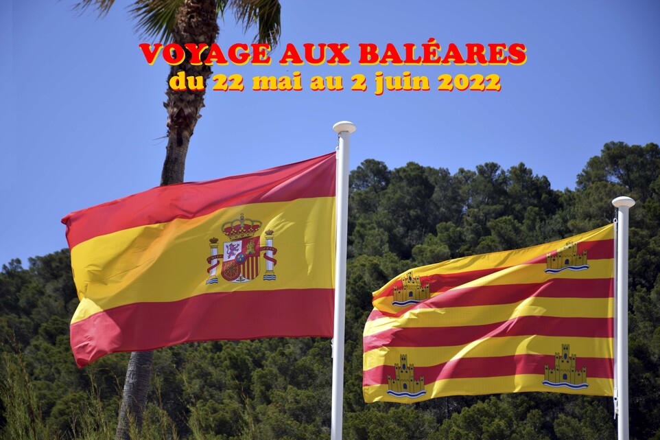 Les drapeaux d'Espagne et des Baléares