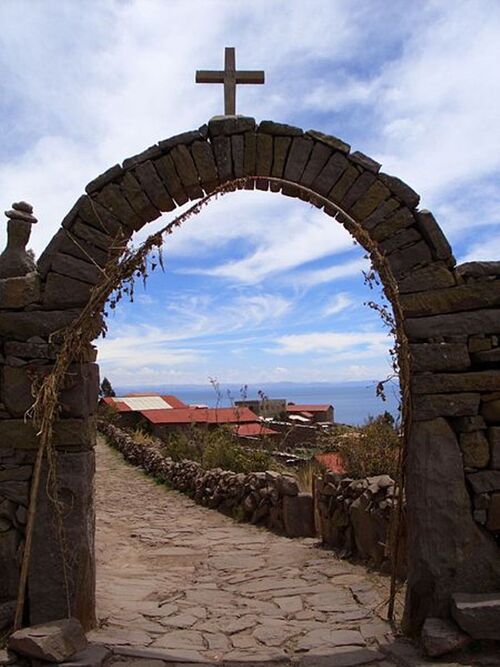 l'île de Taquile sur le lac Titicaca (Pérou) : c'est là que les hommes tricotent...