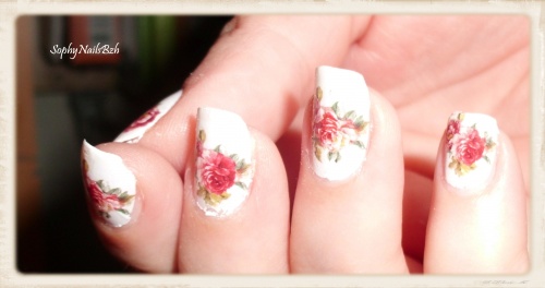 Nail Decal - Rose sur fond blanc