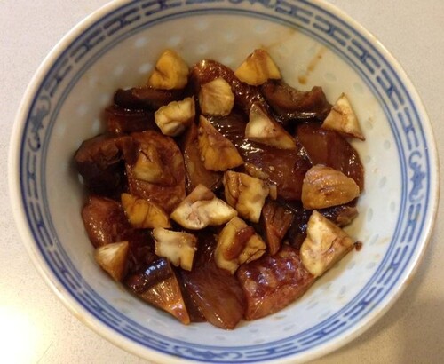 LOH MAI GAI' (糯米鸡) - Dôme de riz gluant vapeur en sauce d'huître avec poulet mariné, Lap Cheong, Shiitake & marrons grillés