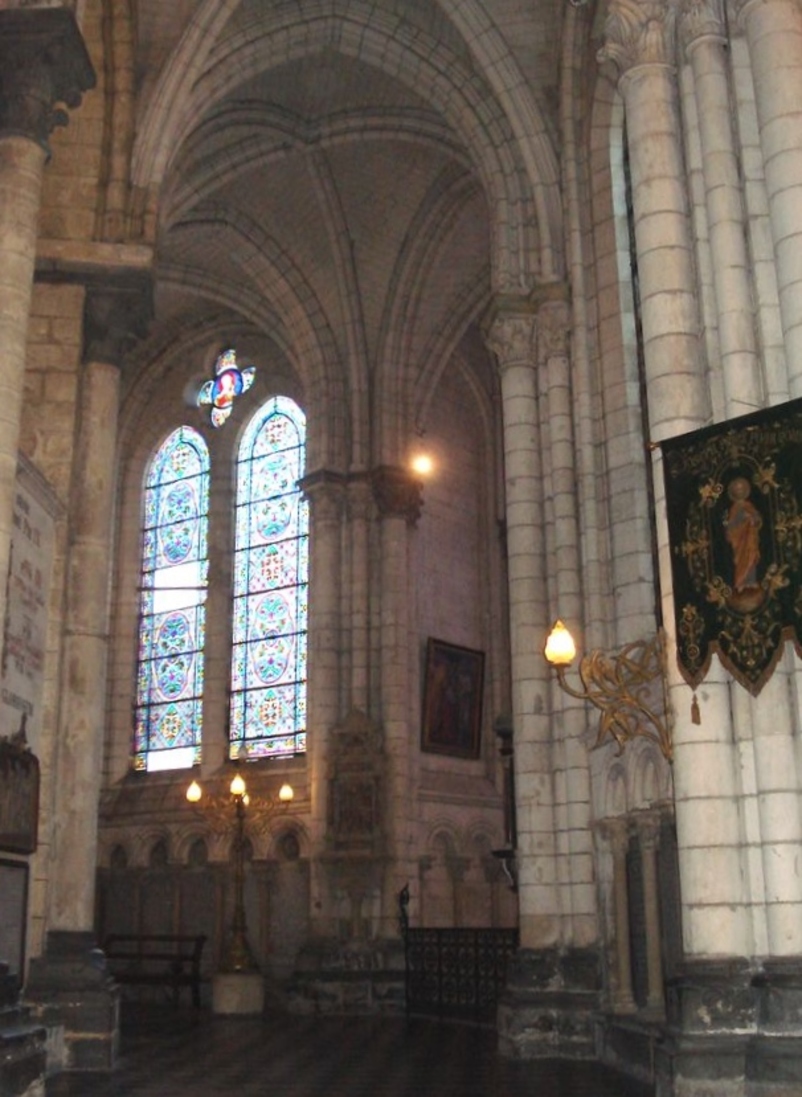 Sérénité cathédrale Saint-Omer.