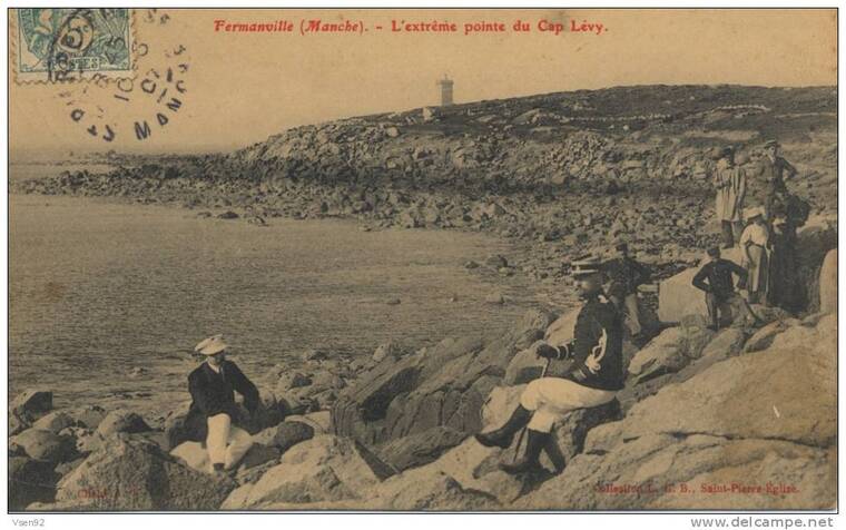 Phare de Fermanville et le Fort de Cap Lévi