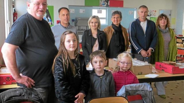 Les parents d'élèves et l'équipe pédagogique de l'école Saint-Jean ont proposé un couscous à emporter samedi midi, à l'issue de la matinée portes ouvertes. Préparé par Jean-Marc, l'ancien chef du restaurant l'Escale de Locmalo, et son équipe, le couscous a été apprécié par trois cents convives.