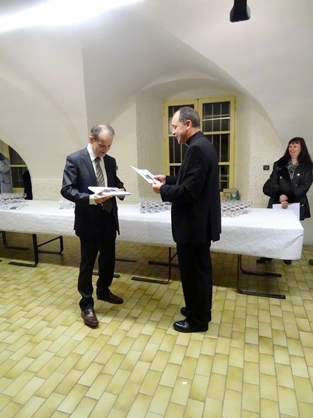 La remise des diplômes aux lauréats du concours des maisons fleuries 2013, à Châtillon sur Seine...