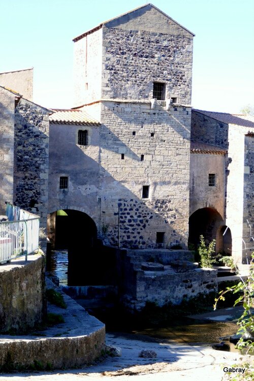 Bessan : le moulin & le pont romain.