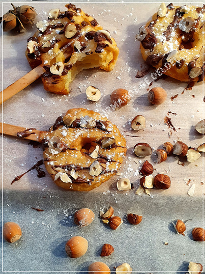 SUCETTES DE BEIGNETS AUX POMMES CROQUANTES