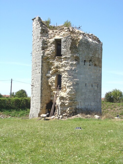 La restauration du Château Ducal de Villaines en Duesmois...